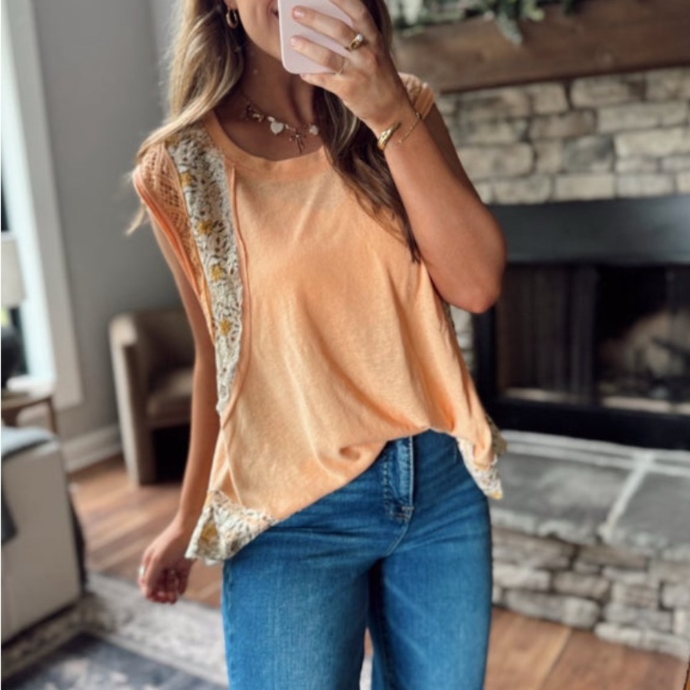POL Peach Jam Daffodil Pattern Women's Top - Picture 2 of 5